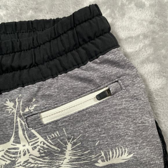 Vuori Clementine Shorts Small Grey Lined Palm Trees Activewear Running Workout - Picture 5 of 11